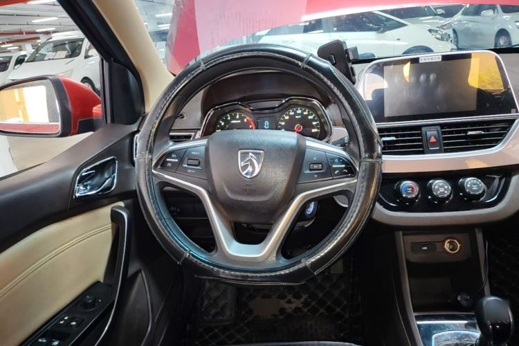 Used Baojun 310W 2017 1.5L Manual Fashion Model China V Steering Wheel