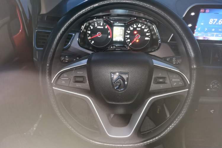 Used Baojun 310W 2017 1.5L Manual Fashion Model China V Steering Wheel