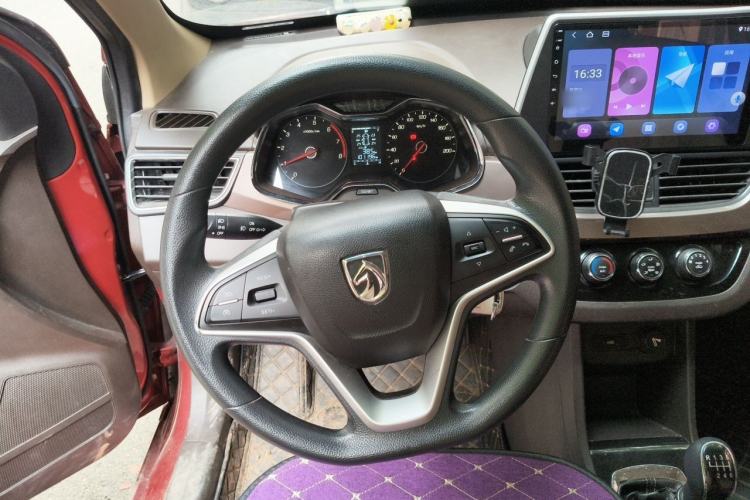 Used Baojun 310W 2017 1.5L Manual Fashion Model China V Steering Wheel