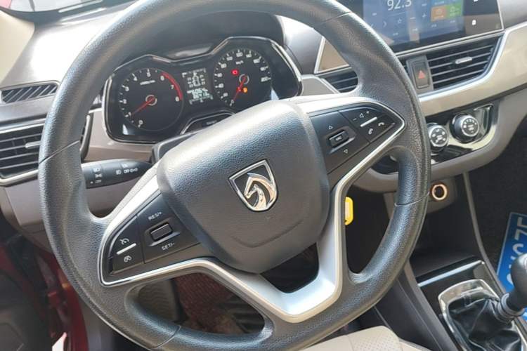 Used Baojun 310W 2017 1.5L Manual Fashion Model China V Steering Wheel
