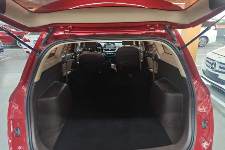 Used Baojun 310W 2017 1.5L Manual Fashion Model China V Trunk