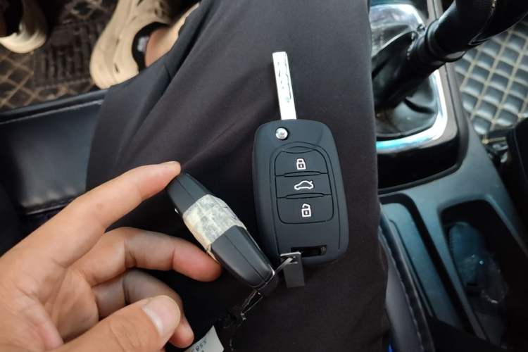 Used Baojun 310W 2017 1.5L Manual Fashion Model China V Vehicle Key