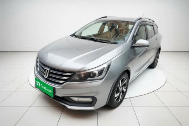 Ojetý Baojun 310W 2017 1.5L Manual Luxury Version China VI