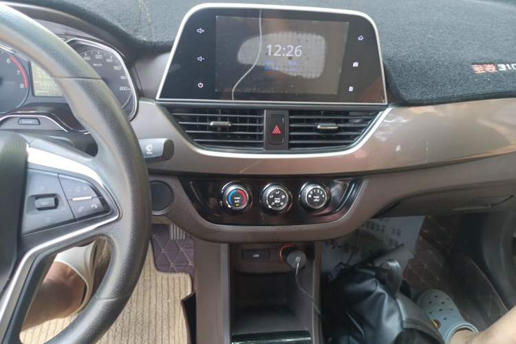 Used Baojun 310W 2017 1.5L Manual Fashion Model China V Audio And AC Panel