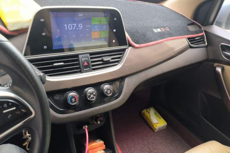 Used Baojun 310W 2017 1.5L Manual Fashion Model China V Audio And AC Panel