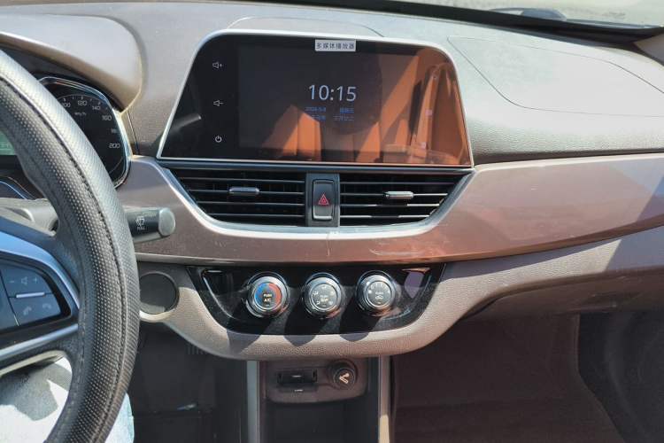 Used Baojun 310W 2017 1.5L Manual Fashion Edition China VI Audio And AC Panel