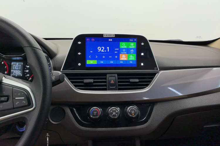 Used Baojun 310W 2017 1.5L Manual Fashion Model China V Audio And AC Panel