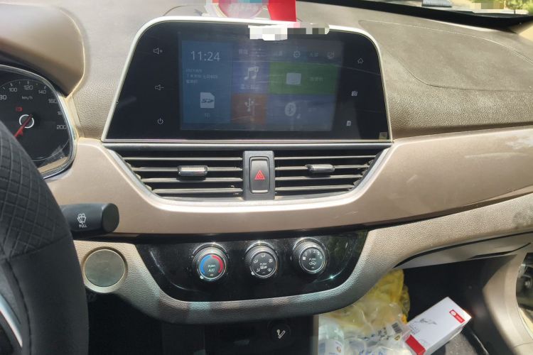 Used Baojun 310W 2017 1.5L Manual Fashion Model China V Audio And AC Panel