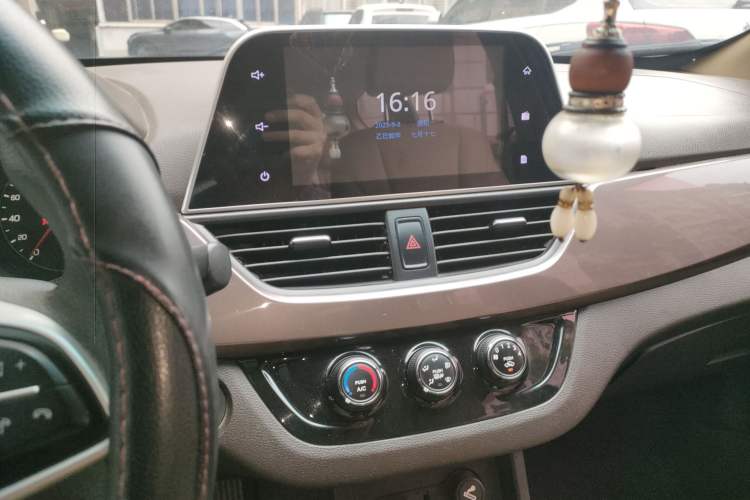 Used Baojun 310W 2017 1.5L Manual Fashion Model China V Audio And AC Panel