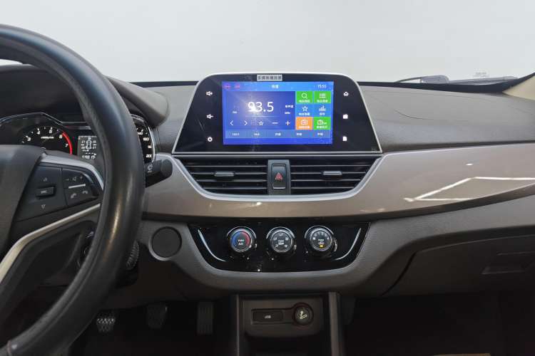 Used Baojun 310W 2017 1.5L Manual Fashion Model China V Audio And AC Panel
