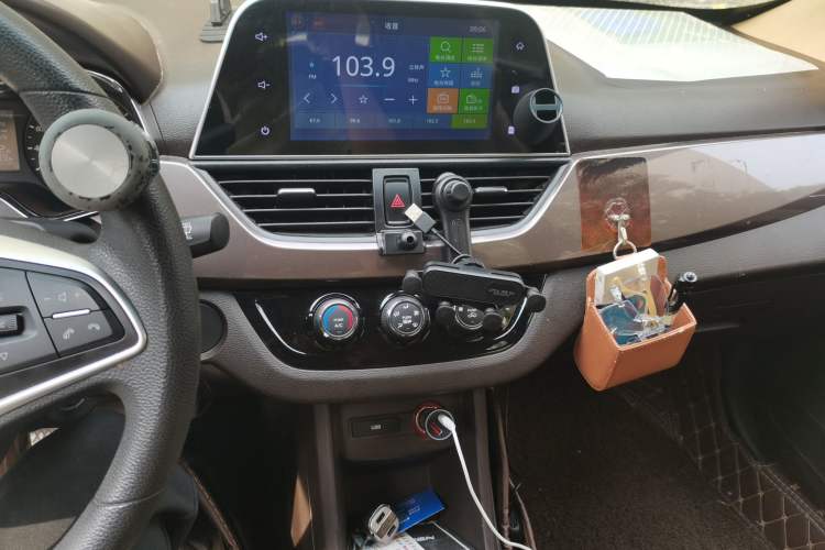Used Baojun 310W 2017 1.5L Manual Fashion Model China V Audio And AC Panel