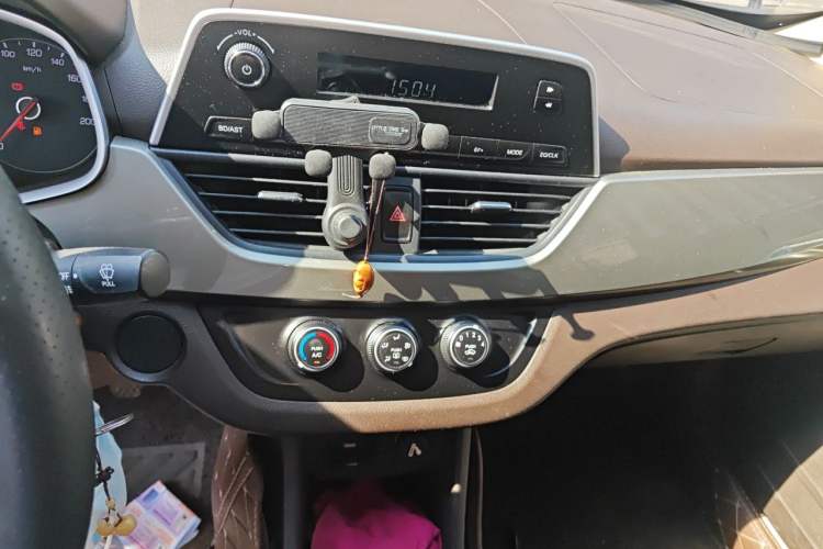 Used Baojun 310W 2017 1.5L Manual Comfort Version China VI Emission Standard Audio And AC Panel