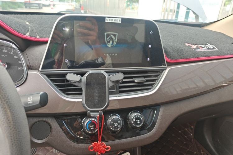 Used Baojun 310W 2017 1.5L Manual Fashion Model China V Audio And AC Panel