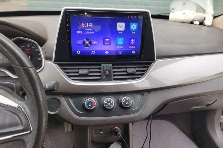 Used Baojun 310W 2017 1.5L Manual Comfort Version China VI Emission Standard Audio And AC Panel