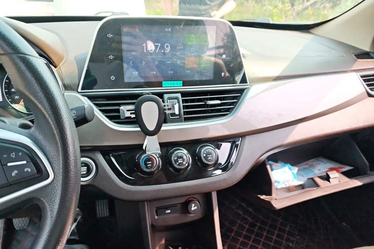 Used Baojun 310W 2017 1.5L Manual Luxury Edition China V Audio And AC Panel