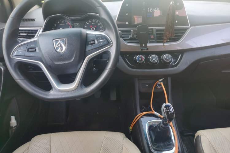Used Baojun 310W 2017 1.5L Manual Fashion Model China V Center Console