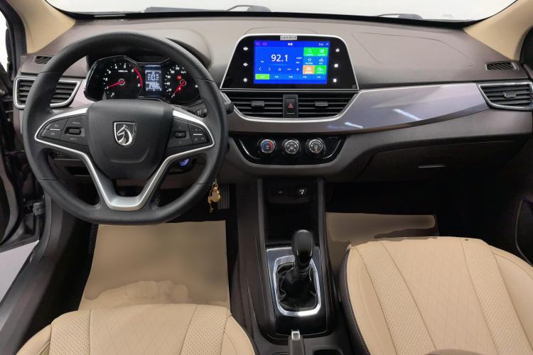 Used Baojun 310W 2017 1.5L Manual Fashion Model China V Center Console