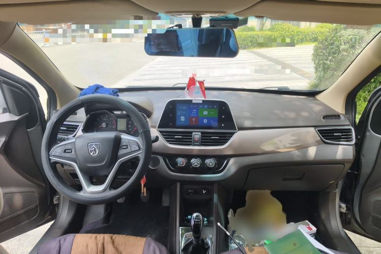 Used Baojun 310W 2017 1.5L Manual Fashion Model China V Center Console