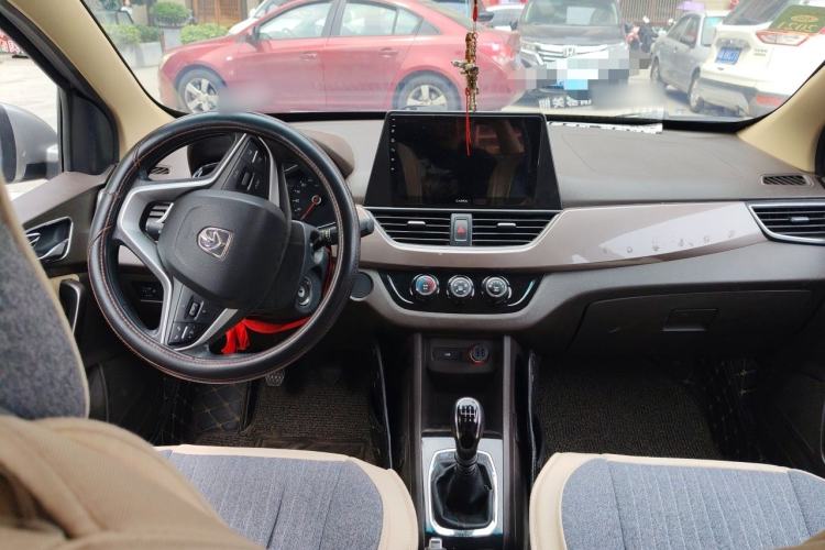 Used Baojun 310W 2017 1.5L Manual Fashion Model China V Center Console