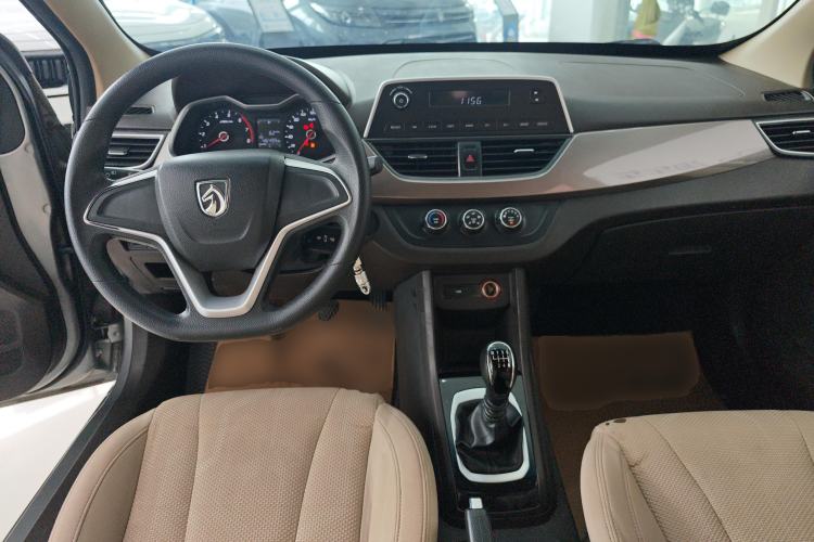 Used Baojun 310W 2017 1.5L Manual Comfort Version China V Center Console