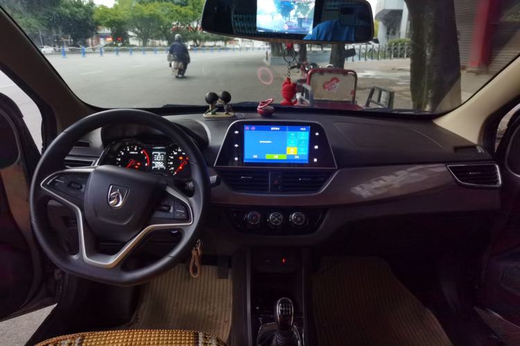 Used Baojun 310W 2017 1.5L Manual Fashion Model China V Center Console