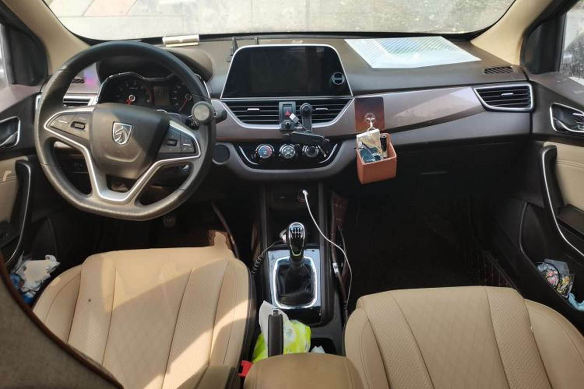 Used Baojun 310W 2017 1.5L Manual Fashion Model China V Center Console