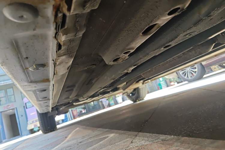 Used Baojun 310W 2017 1.5L Manual Comfort Version China VI Emission Standard Chassis Front Right