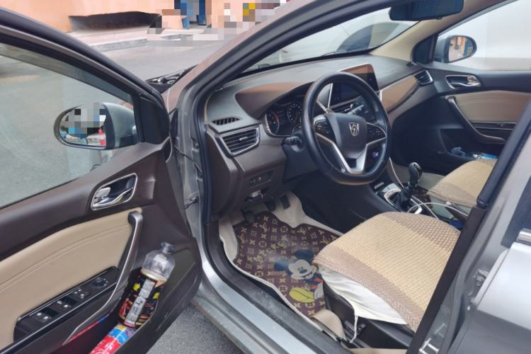 Used Baojun 310W 2017 1.5L Manual Luxury Version China VI Driver Seat