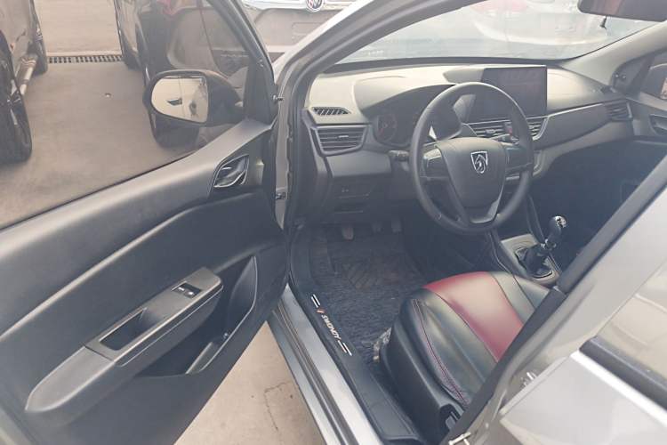 Used Baojun 310W 2017 1.2L Manual Value Edition China V Driver Seat