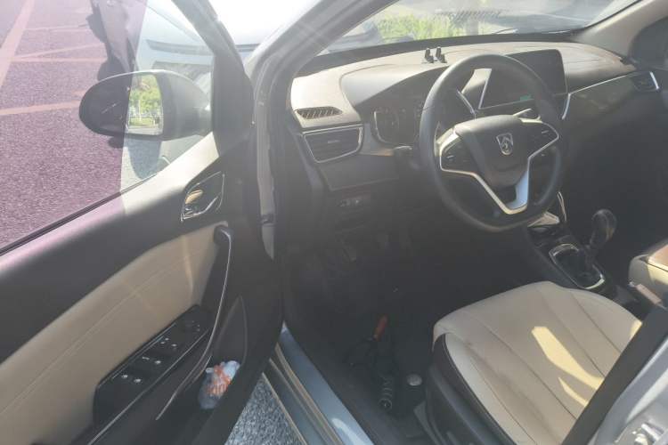 Used Baojun 310W 2017 1.5L Manual Luxury Edition China V Driver Seat