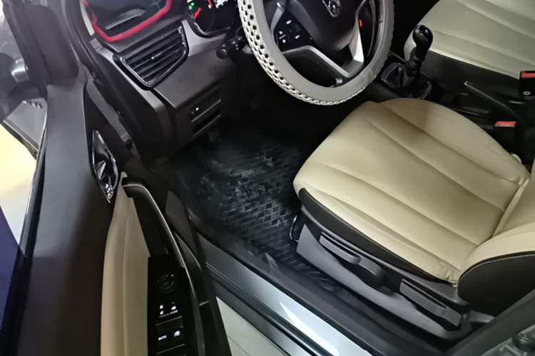 Used Baojun 310W 2017 1.5L Manual Fashion Edition China VI Driver Seat