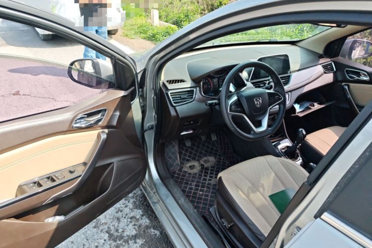Used Baojun 310W 2017 1.5L Manual Luxury Edition China V Driver Seat