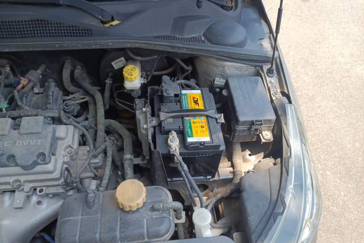 Used Baojun 310W 2017 1.5L Manual Fashion Model China V Engine Bay Left