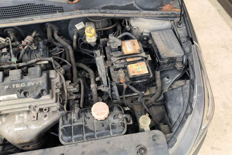 Used Baojun 310W 2017 1.5L Manual Fashion Model China V Engine Bay Left