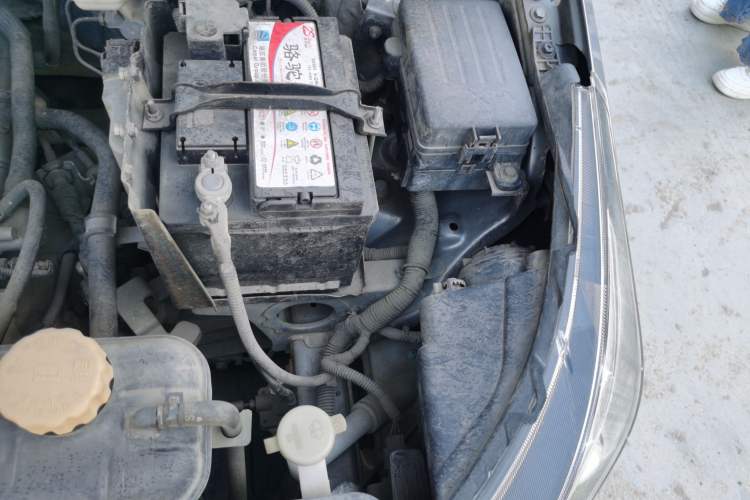 Used Baojun 310W 2017 1.5L Manual Fashion Model China V Engine Bay Left