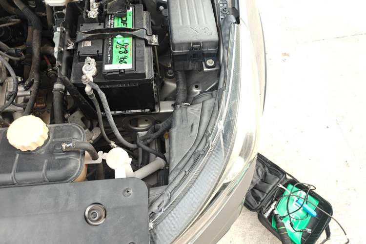 Used Baojun 310W 2017 1.5L Manual Fashion Model China V Engine Bay Left