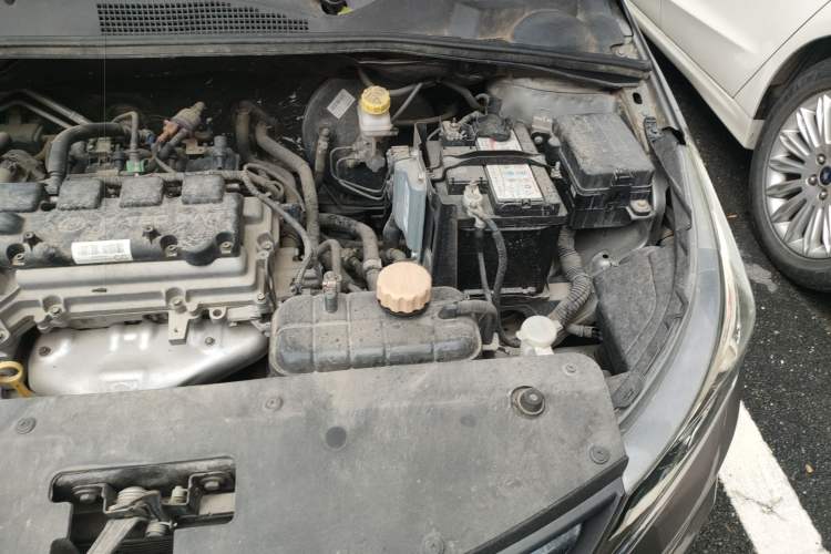 Used Baojun 310W 2017 1.5L Manual Fashion Model China V Engine Bay Left