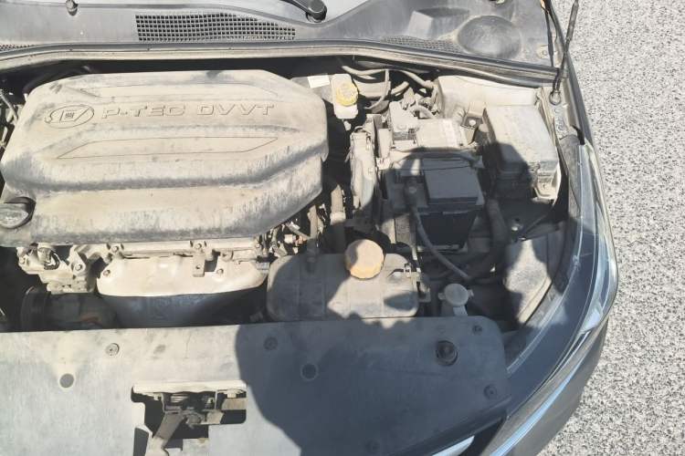 Used Baojun 310W 2017 1.5L Manual Luxury Edition China V Engine Bay Left