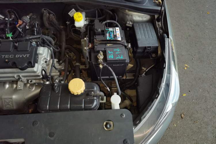 Used Baojun 310W 2017 1.5L Manual Fashion Model China V Engine Bay Left