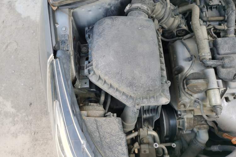 Used Baojun 310W 2017 1.5L Manual Fashion Model China V Engine Bay Right