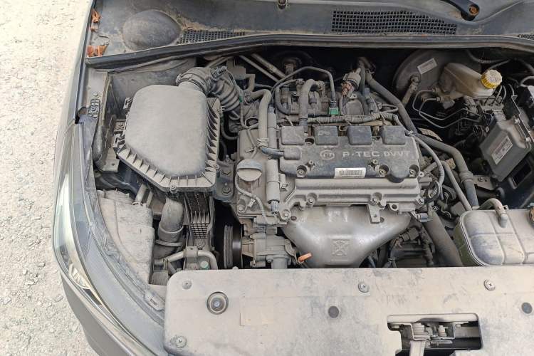 Used Baojun 310W 2017 1.5L Manual Fashion Model China V Engine Bay Right