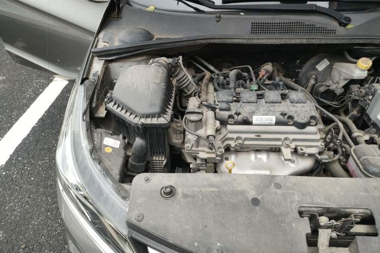 Used Baojun 310W 2017 1.5L Manual Fashion Model China V Engine Bay Right