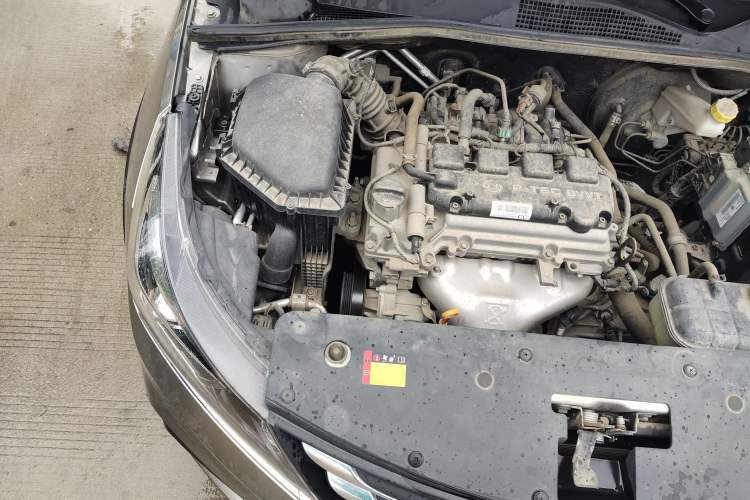 Used Baojun 310W 2017 1.5L Manual Comfort Version China VI Emission Standard Engine Bay Right