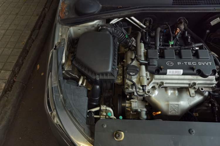 Used Baojun 310W 2017 1.5L Manual Fashion Model China V Engine Bay Right