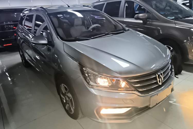 Used Baojun 310W 2017 1.5L Manual Fashion Edition China VI Exterior 1