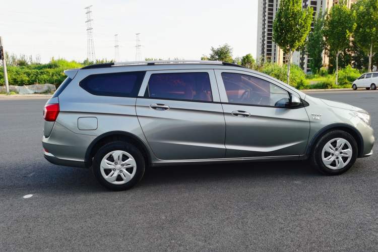 Used Baojun 310W 2017 1.5L Manual Comfort Version China VI Emission Standard Exterior 2