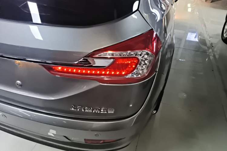 Used Baojun 310W 2017 1.5L Manual Fashion Edition China VI Exterior 3