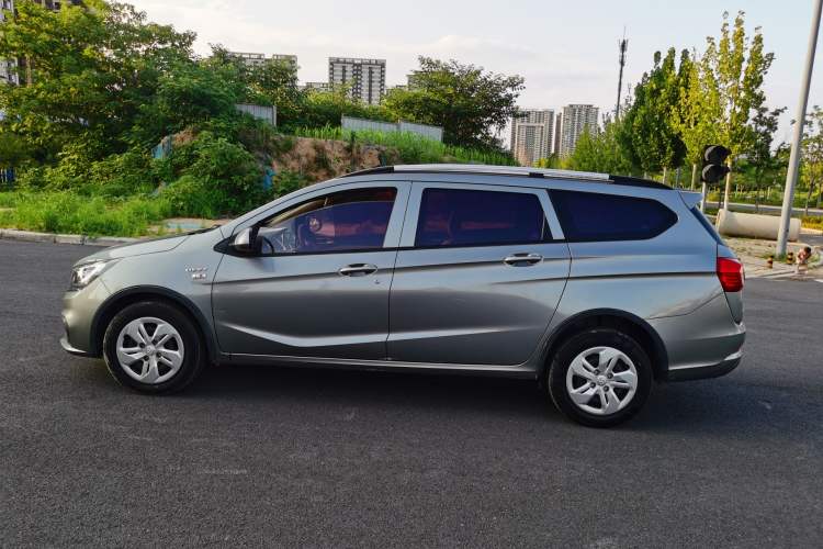 Used Baojun 310W 2017 1.5L Manual Comfort Version China VI Emission Standard Exterior 5