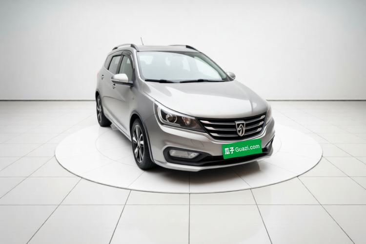 Used Baojun 310W 2017 1.5L Manual Luxury Version China VI Front Right 45 Deg