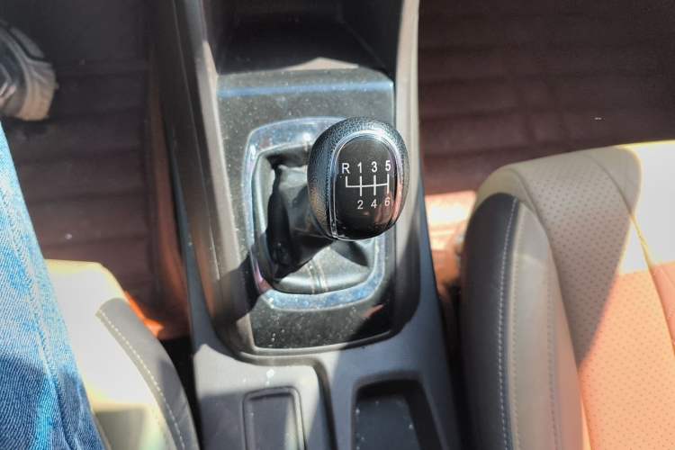 Used Baojun 310W 2017 1.5L Manual Fashion Edition China VI Gear Lever